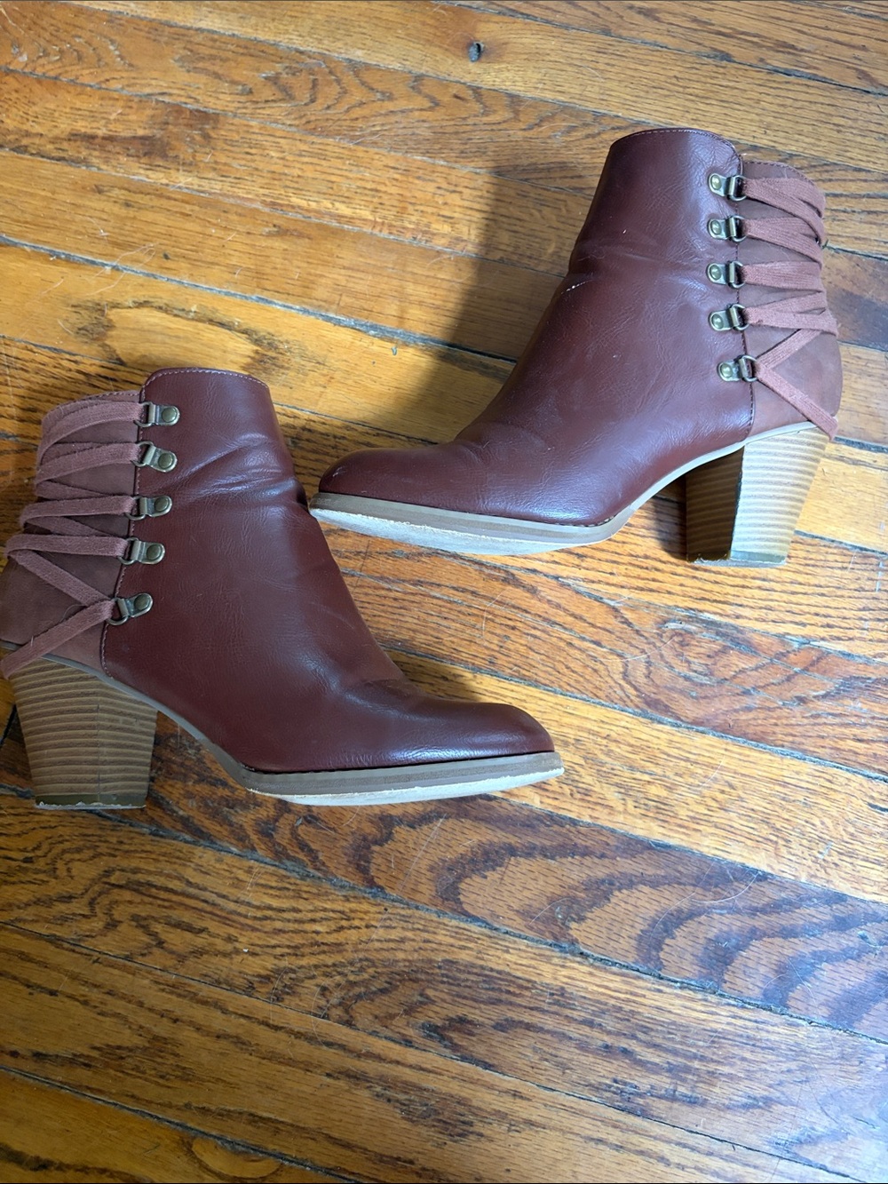 Shoe Dazzle Chestnut Brown Leather Ankle Booties with Stacked Heel